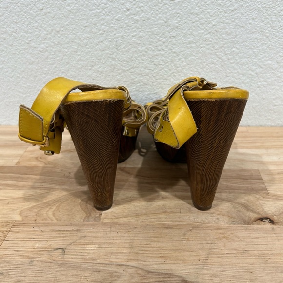 Guess Yellow Platform Sandals SZ 6M - Picture 4 of 7